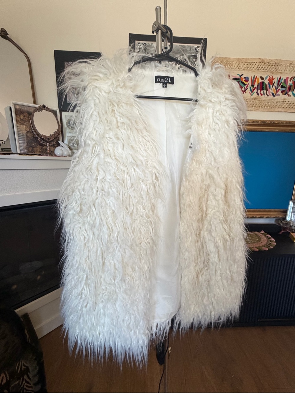NEVER WORN- rue21 Women's Faux Fur Coat - Cream